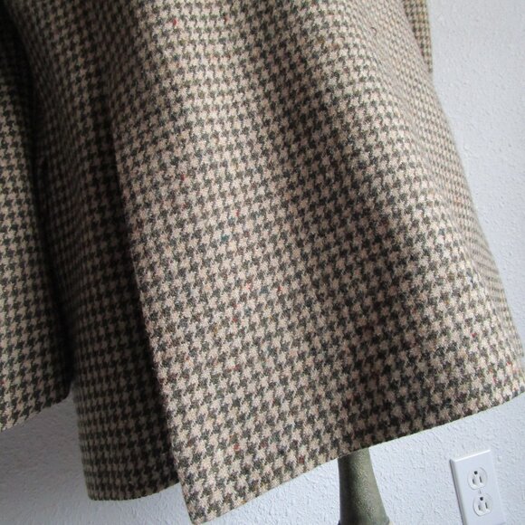 Irish wool tweed dinner jacket, multiple inside pockets, double vent, hand woven - Picture 6 of 16